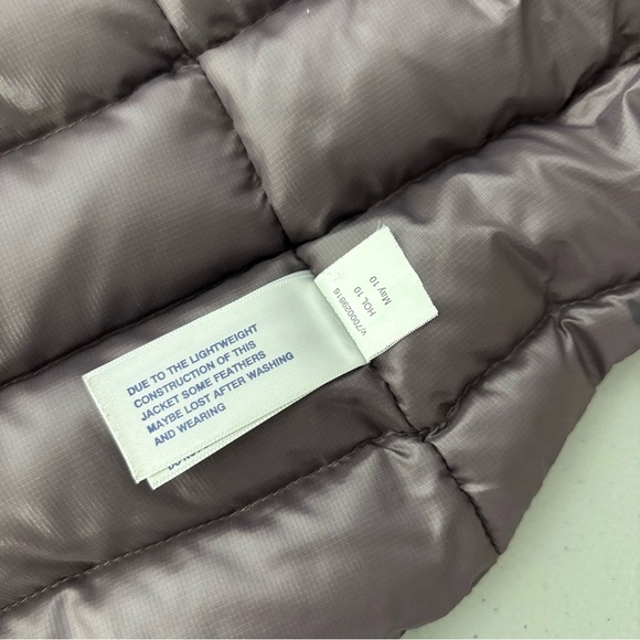 GAP Women's Small Down Puffer Vest Eggplant Full Zip Button Packable Pockets - Picture 5 of 10